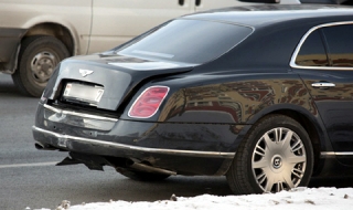 €23000 за пукната броня на Bentley