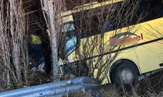 Две са версиите за тежката катастрофа с автобус между Свиленград и Тополовград