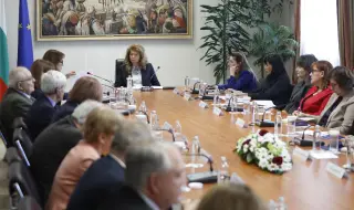 Йотова на среща с отговорните за организацията и честността на вота