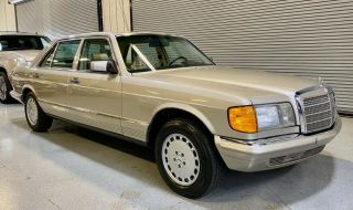 Продава се уникален Mercedes-Benz W126 с пробег 4 700 км