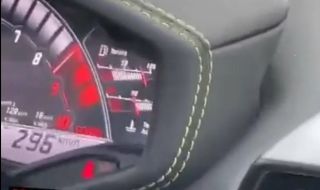 Lamborghini катастрофира и се запали след шофиране с 300км/ч по магистрала (ВИДЕО)