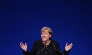 Меркел не пуска Гърция вън от Еврозоната