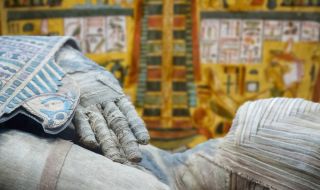 Откриха отлично запазено бебе в бременна мумия на 2000 години (СНИМКИ)