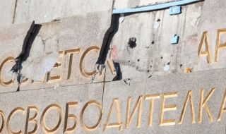 Футболни фенове, един от които криминално проявен, са нападнали палатките пред МОЧА