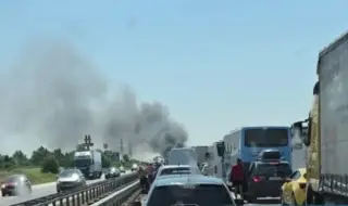 Горящ тир затвори магистрала „Тракия“ в посока Бургас