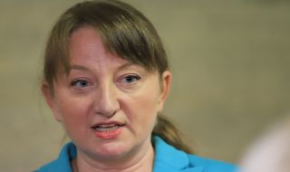 Вижте министър Сачева като булка (СНИМКА)