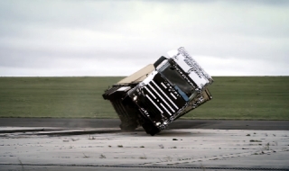 Невероятните краш тестове на Scania