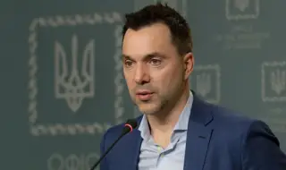 Киев санкционира бившия съветник на Зеленски Олексий Арестович. В Одеса опитаха да убият бивш лидер на "Десен сектор"