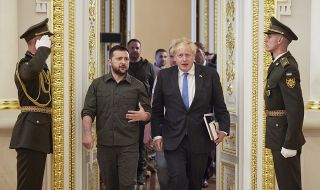 В Киев! Борис Джонсън пристигна в украинската столица за спешна среща с Володимир Зеленски 