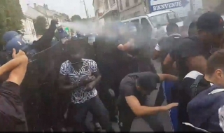 Парижко предградие на бунт срещу полицейско насилие за втора нощ