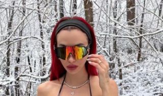 Любимата на Боатенг пръска сексапил в снега (СНИМКИ)
