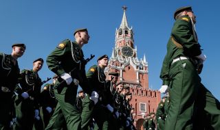 Руски оръжейни фирми заобикалят санкциите с помощта на български посредници