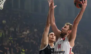 Александър Везенков все още извън игра за Олимпиакос заради упорита травма