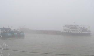 Гъста мъгла затвори пристанището във Варна