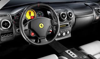 Собственик на Ferrari продава колата си след като му поискаха 7 хиляди евро за подмяна на няколко бутона