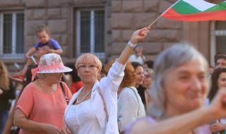 Българи в чужбина с нови протести