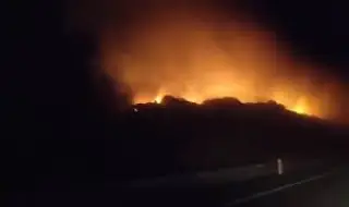 Огромен пожар бушува в Кипър ВИДЕО