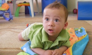 Издирват родителите на изоставено бебе