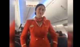 Не е лесно да си стюардеса (Видео)