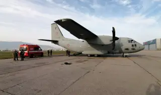 Военен самолет транспортира болно дете до Германия