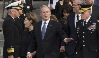 Буш се завърна с гаф, обърка Украйна с Ирак и разсмя публиката ВИДЕО