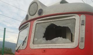 Диващина: Продължава обстрелът на влакове