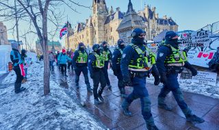 Извънредни мерки: Канада замразява банковите сметки на протестиращи