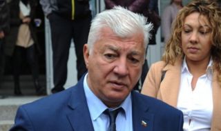 Кметът на Пловдив Здравко Димитров е бил опериран за подмяна на тазобедрена става