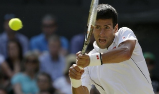 Рутинна победа за Джокович на старта в Лондон