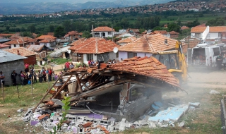 Събарянето на ромските къщи в Гърмен приключи