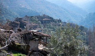 Никой не смее да влезе в изоставено турско село заради ... 