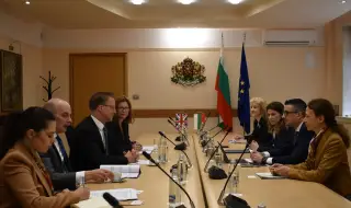 Дилов обсъди задълбочаване на икономическото сътрудничеството с британския комисар по търговията за Европа Крис Бартън