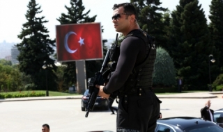 В Турция биха шута на 13 хиляди полицаи