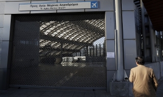 Атина осъмна без градски транспорт
