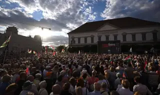Thousands protest in Budapest in defense of President Tamas Sujok 