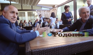 Местан и Борисов пиха кафе в Кърджали - Видео