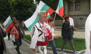 За шести пореден път хиляди българи участваха в Поход за мир