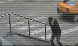 Крадец обра сграда посред бял ден