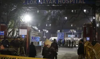 A stampede at a railway station in Delhi killed 18 people (VIDEO) 