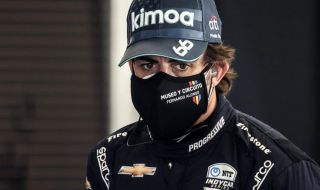 Кола помете и вкара в болница световен шампион във Формула 1