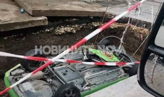 Кола пропадна в изкоп в Русе