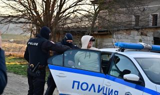 Четирима са обвинени за нападението над полицаи в град Стамболийски