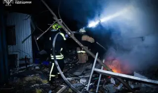 Русия атакува Одеса с десетки дронове, ранените са поне девет