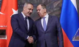 Хакан Фидан разговаря със Сергей Лавров за Украйна преди визитата си в Киев