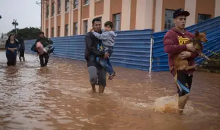 Броят на жертвите на наводненията в Бразилия достигна 56 