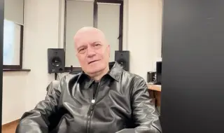 Слави Трифонов към Румен Радев: Заради Вас нощем сънувам разбити и изчезнали олигарси