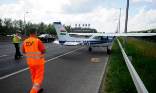 Самолет кацна на унгарска магистрала