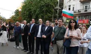 Терзиев, Петков и Василев на протеста пред Съдебната палата в София в подкрепа на Благомир Коцев