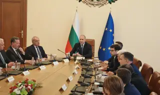 Румен Радев на първото заседание на новия МС: Предстоят неотложни действия, които изискват усилия от всички министри