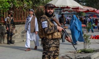 Дванайсет души бяха публично бити с камшик от талибаните на стадион в Афганистан 